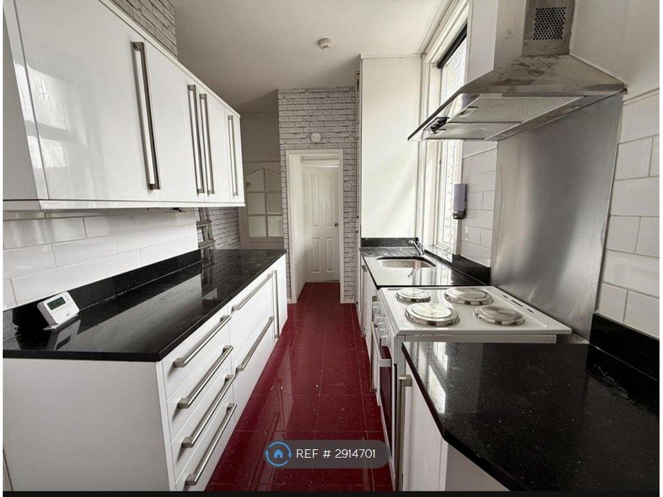 Property photo 2 of 12 Kitchen