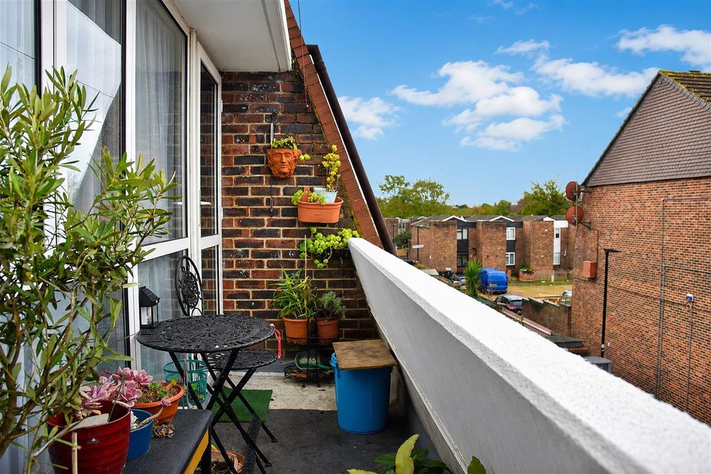 Property photo 1 of 10 Balcony Shot Ai.Png