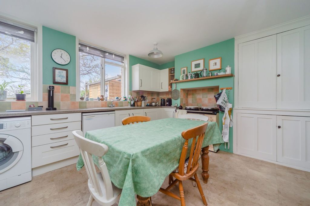 Property photo 3 of 31