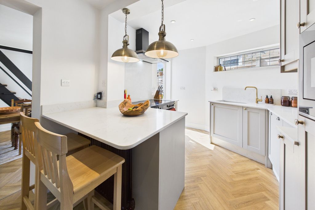 Property photo 3 of 29