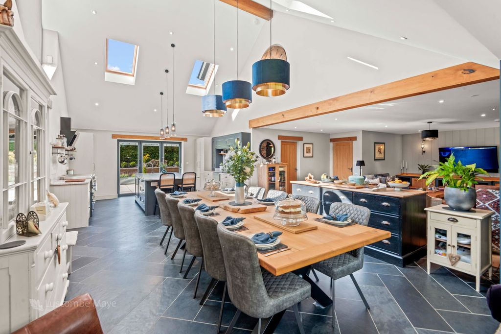 Property photo 3 of 38