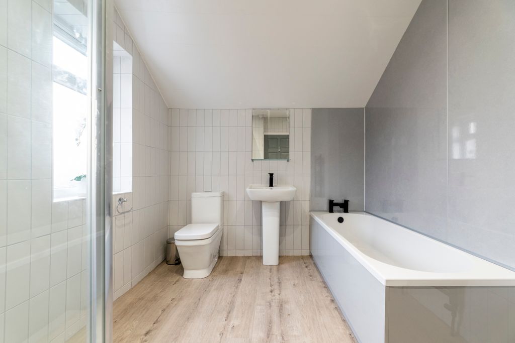 Property photo 3 of 6 18Sr - Bathroom
