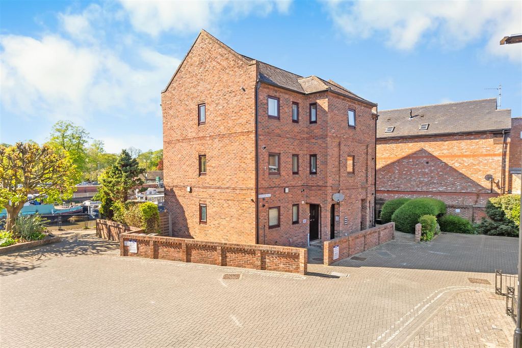 Property photo 1 of 16 External