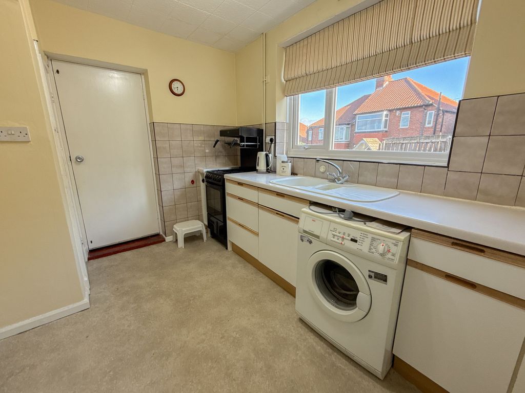 Property photo 3 of 12 Kitchen