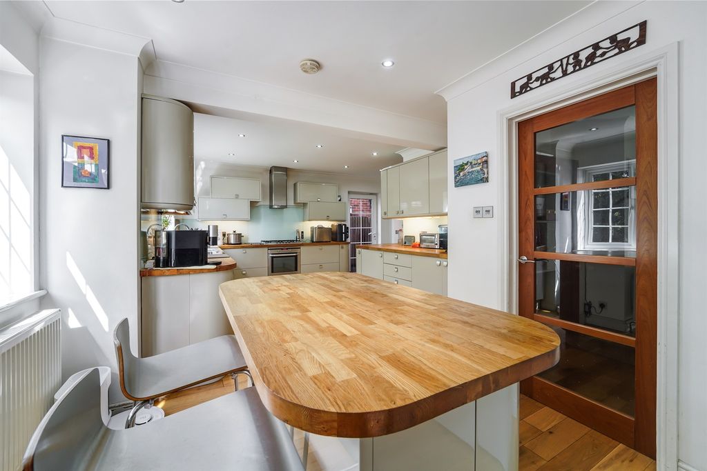 Property photo 2 of 23