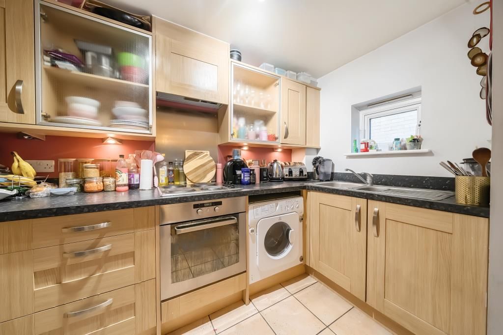 Property photo 3 of 11 Kitchen