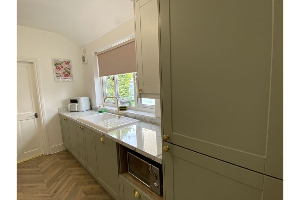 Property photo 3 of 37