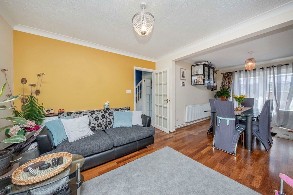 Property photo 2 of 6