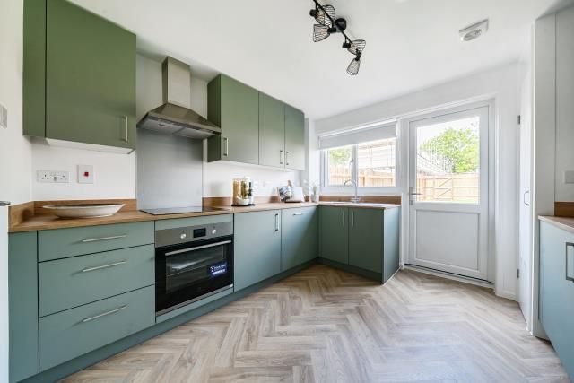Property photo 1 of 11 Kitchen