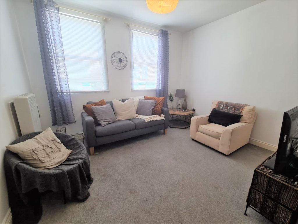 Property photo 1 of 4 Living Room