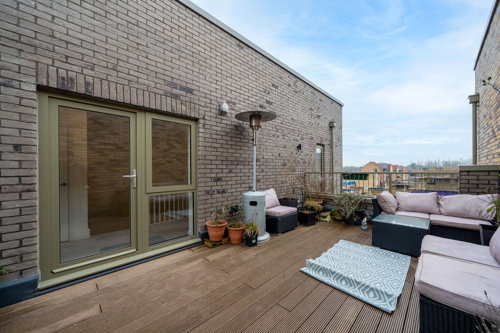 Property photo 2 of 35