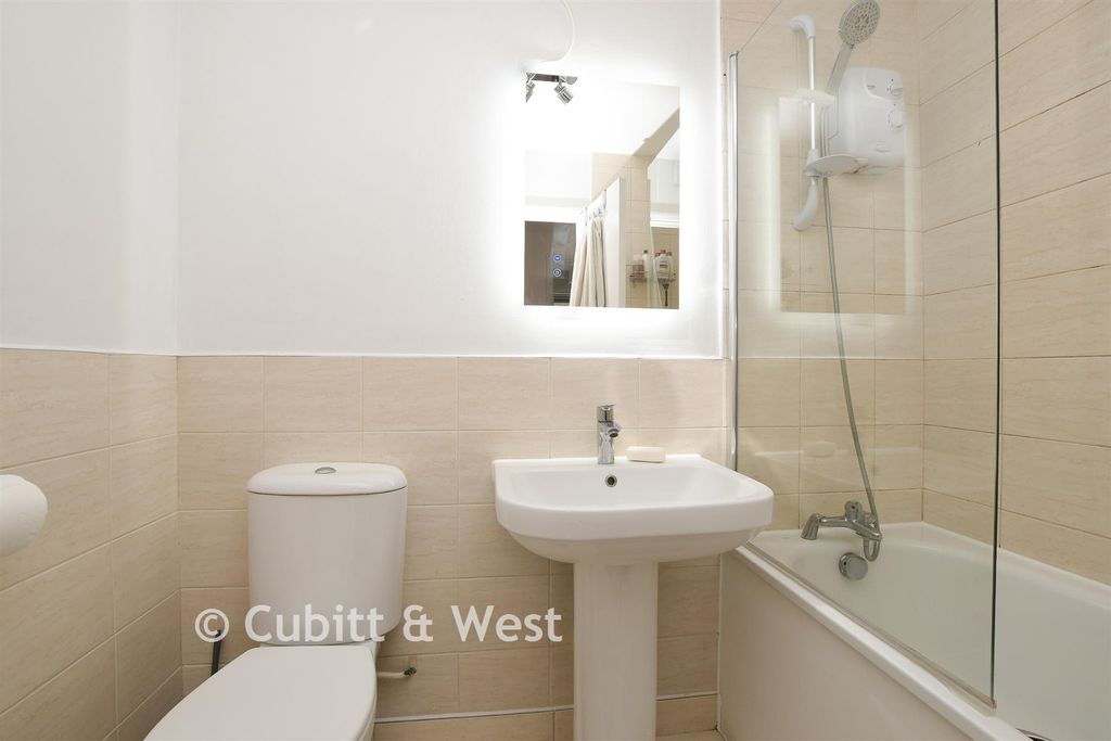 Property photo 3 of 10 Bathroom