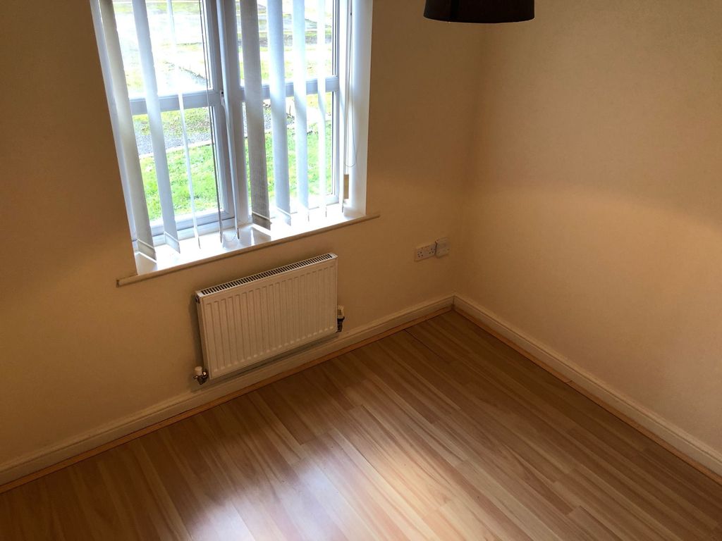 Property photo 3 of 6 Photograph 4