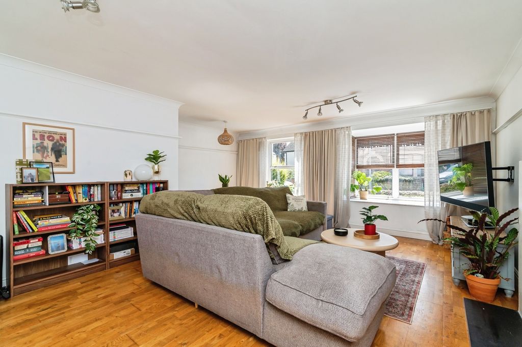 Property photo 2 of 17 Pbox-Img.Jpg