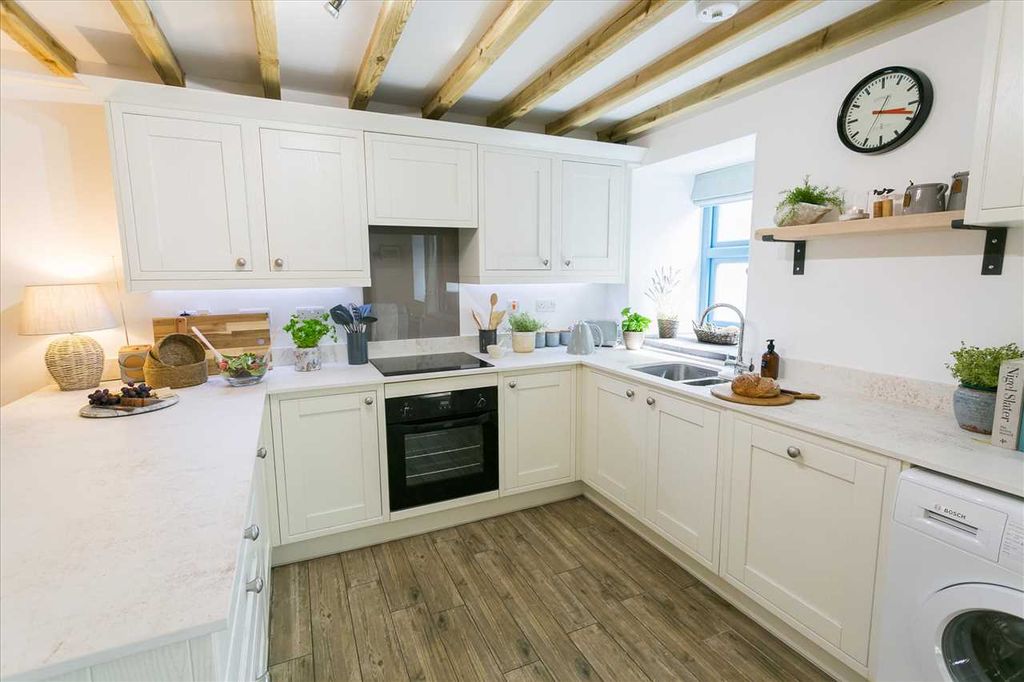Property photo 2 of 33
