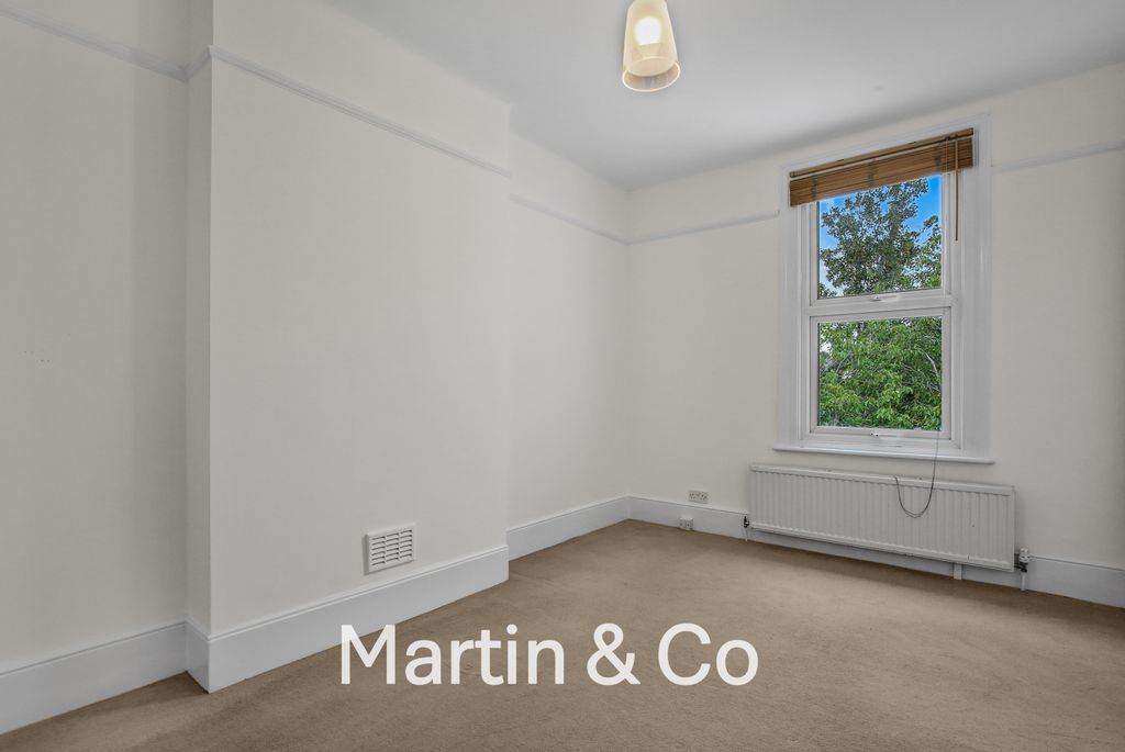 Property photo 3 of 15 Mdle Floor Flat Heathfield Road, Cr0 - 2