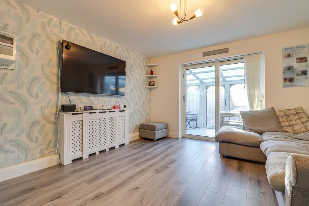 Property photo 2 of 18 Lounge