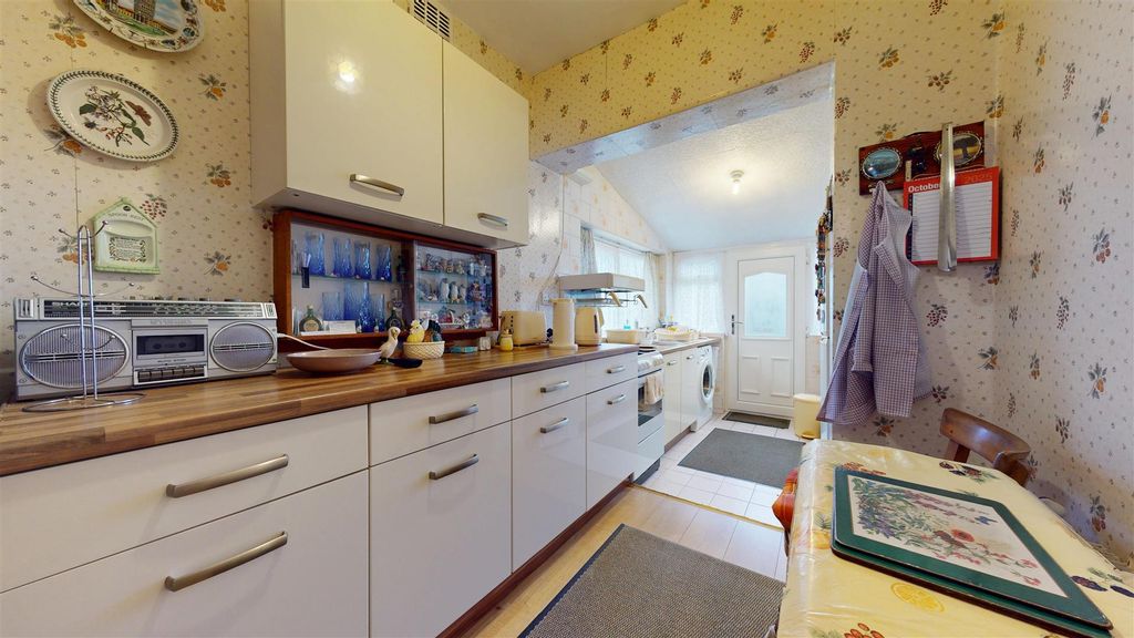 Property photo 3 of 20 Queens Drive Kitchen