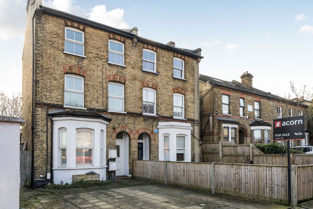 Property photo 2 of 10 External