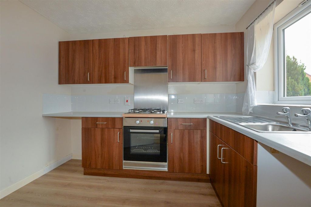 Property photo 2 of 14 Kitchen 2.Jpg