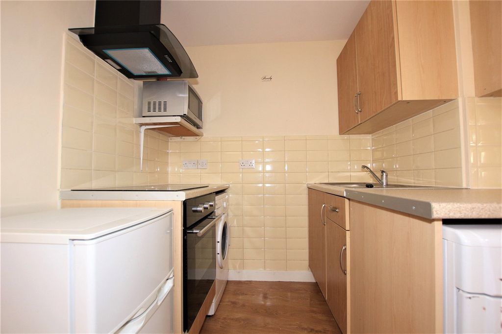 Property photo 2 of 6 Picture No. 15