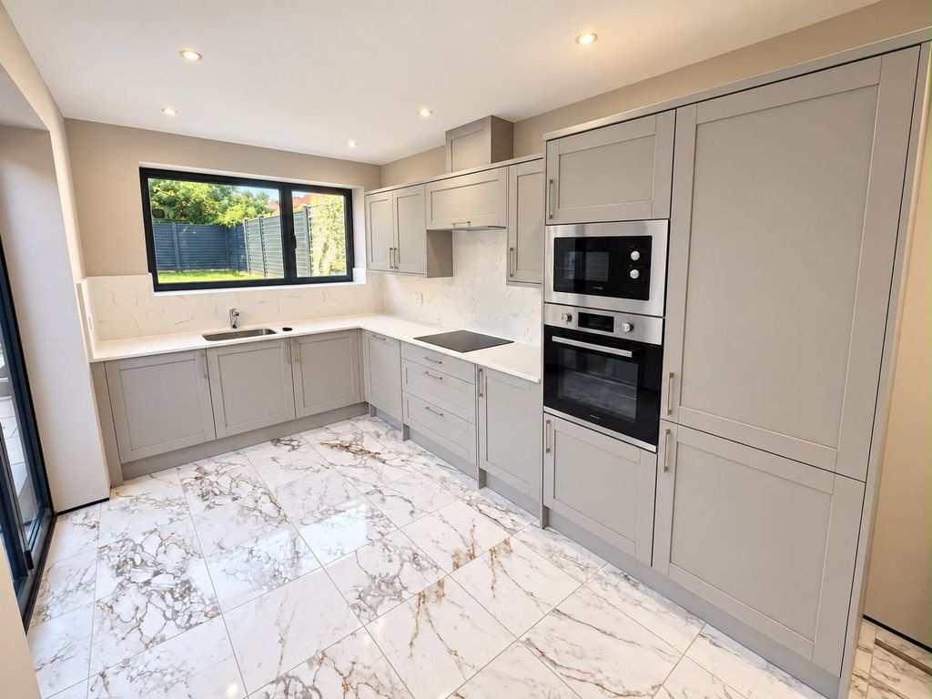 Property photo 1 of 13 4 Bed Semi-Detached To Rent Friern Park, London N12 9De
