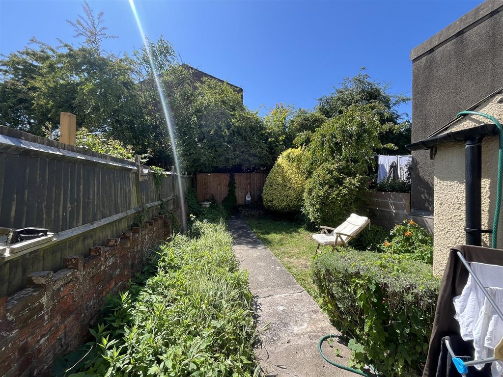 Property photo 2 of 8