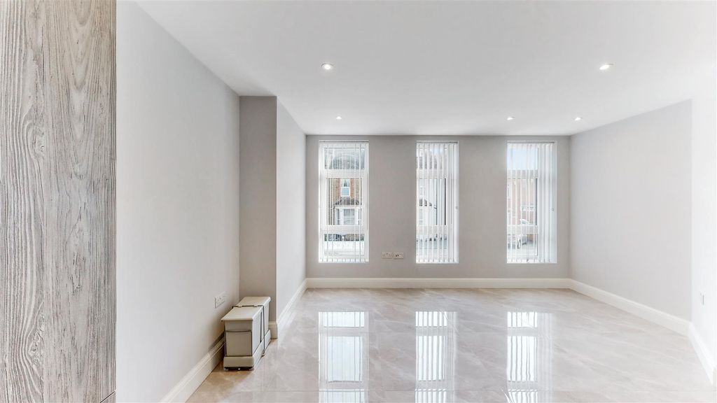 Property photo 3 of 10 Recep.Jpg