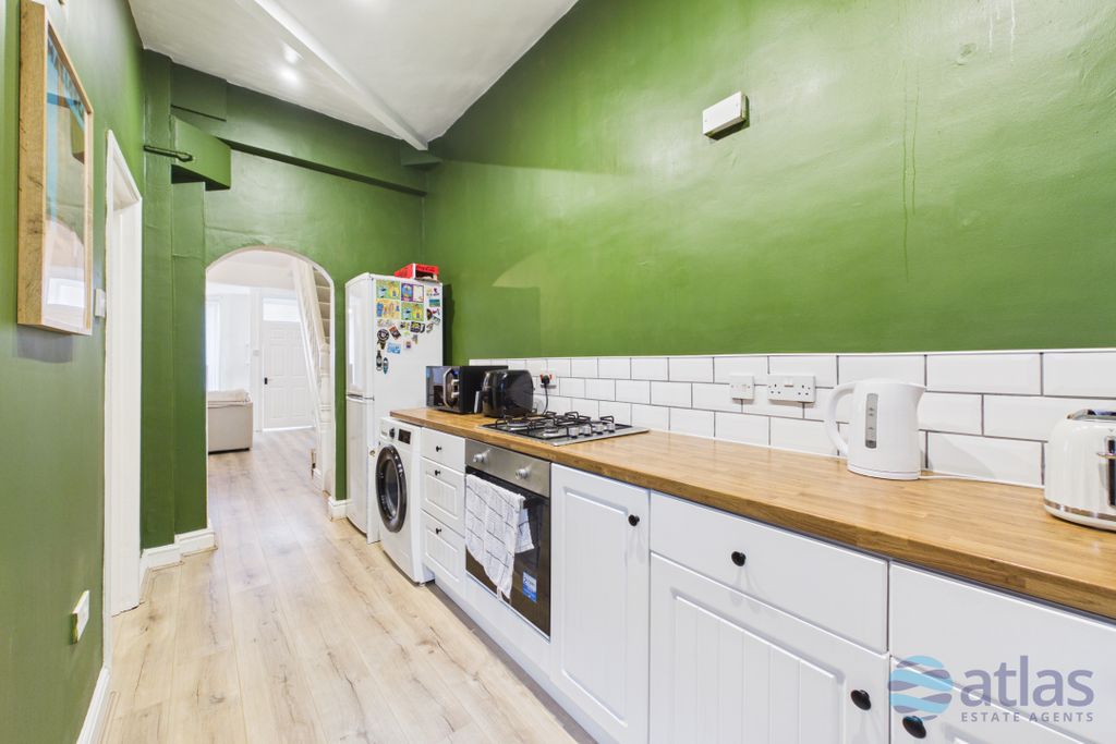 Property photo 3 of 15 Kitchen