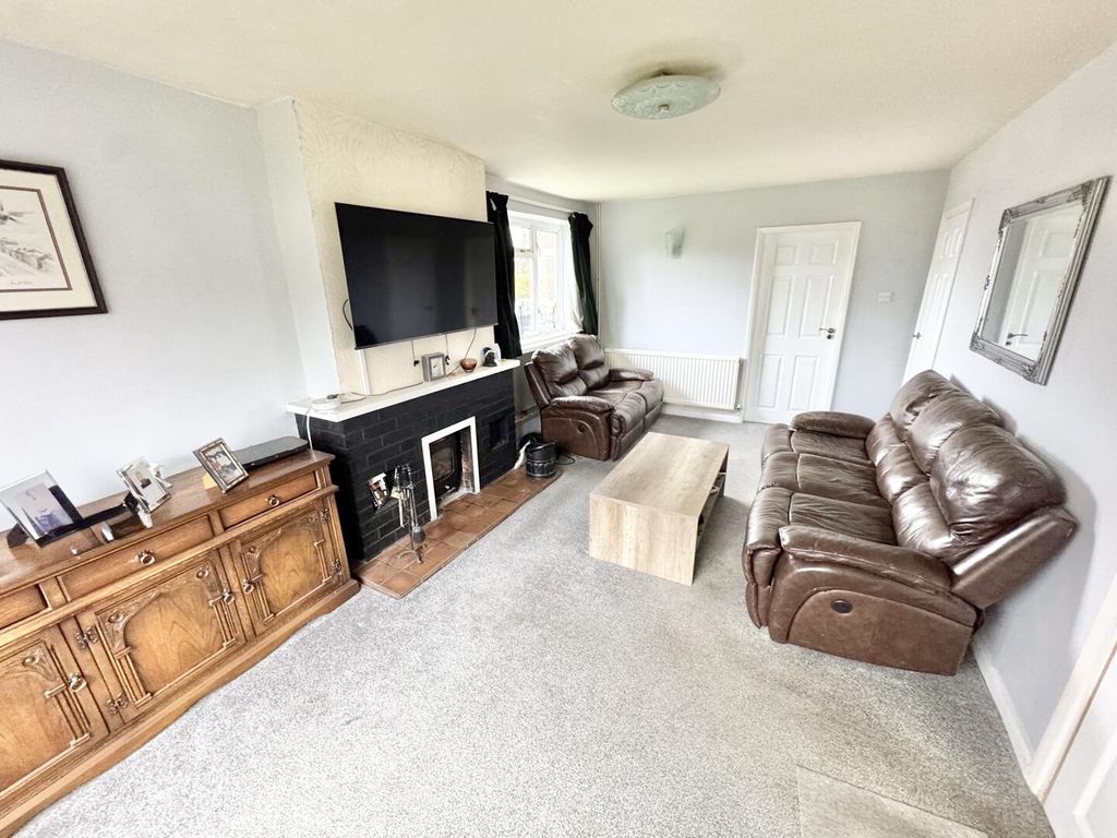 Property photo 3 of 11 Living/Dining Room