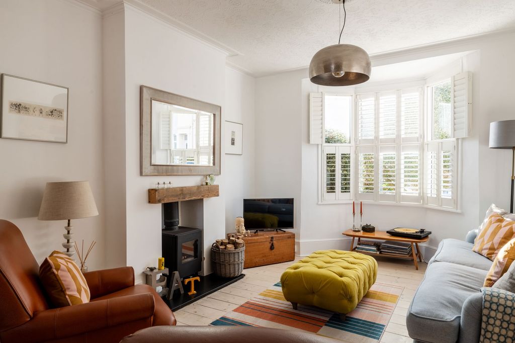 Property photo 2 of 20