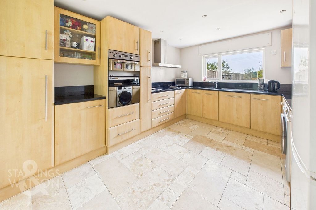 Property photo 3 of 22