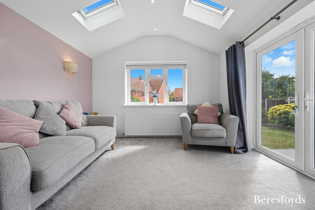 Property photo 2 of 22 Lounge