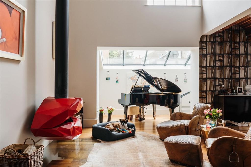 Property photo 2 of 28