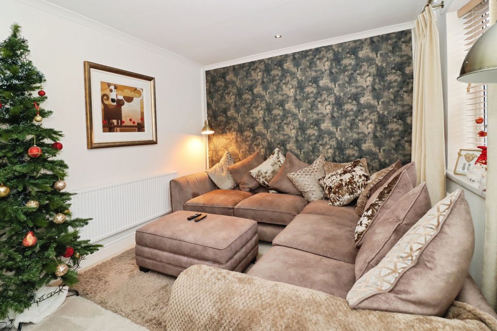 Property photo 3 of 21