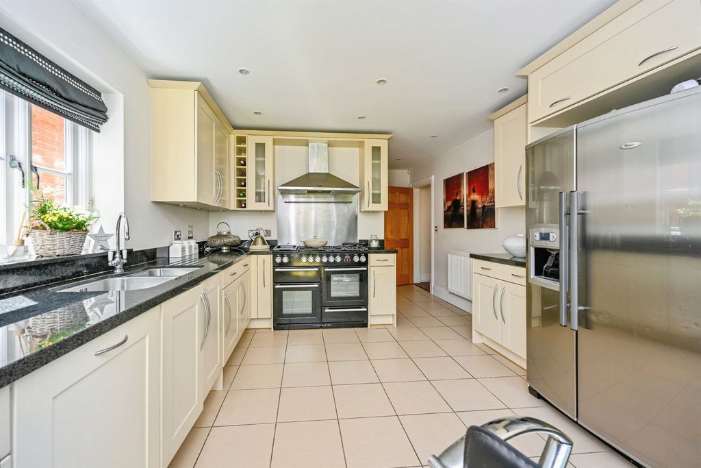 Property photo 2 of 24