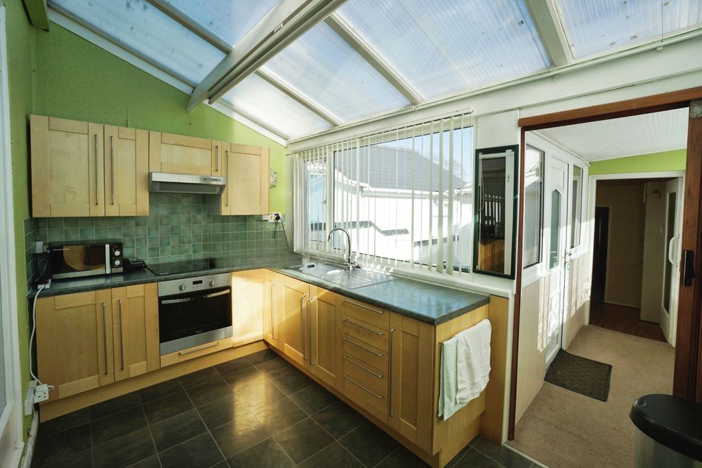Property photo 3 of 13 Kitchen