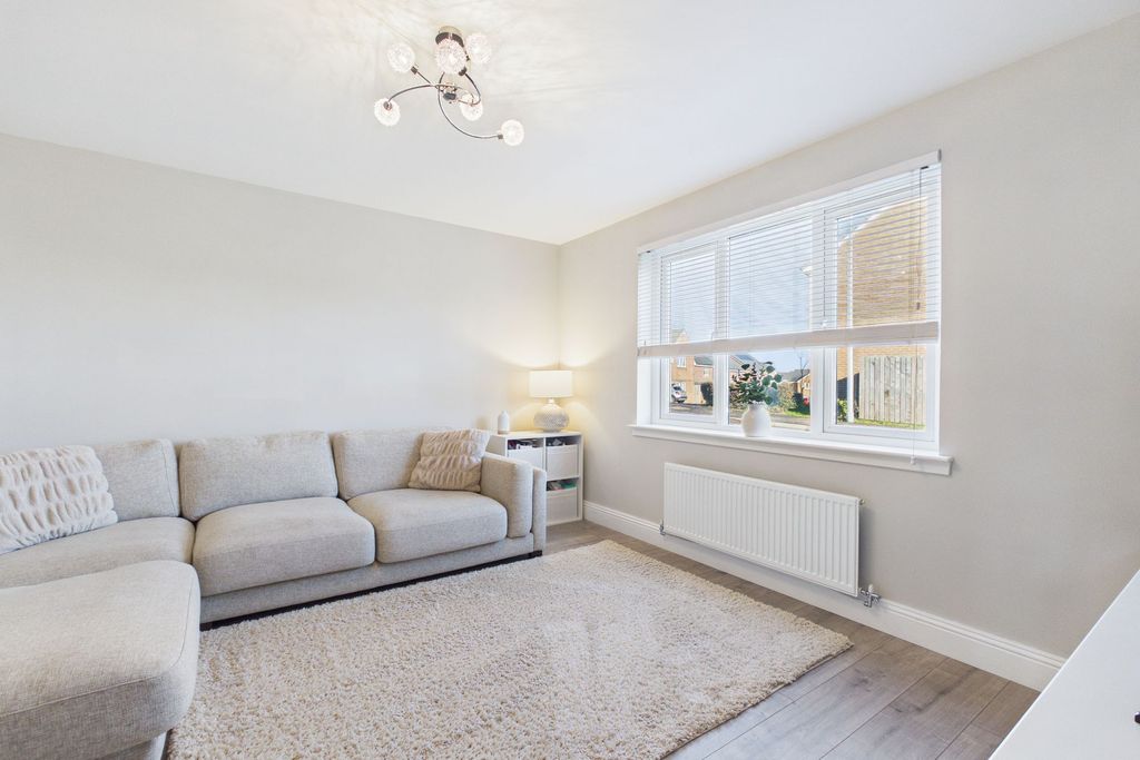 Property photo 2 of 16 Living Room