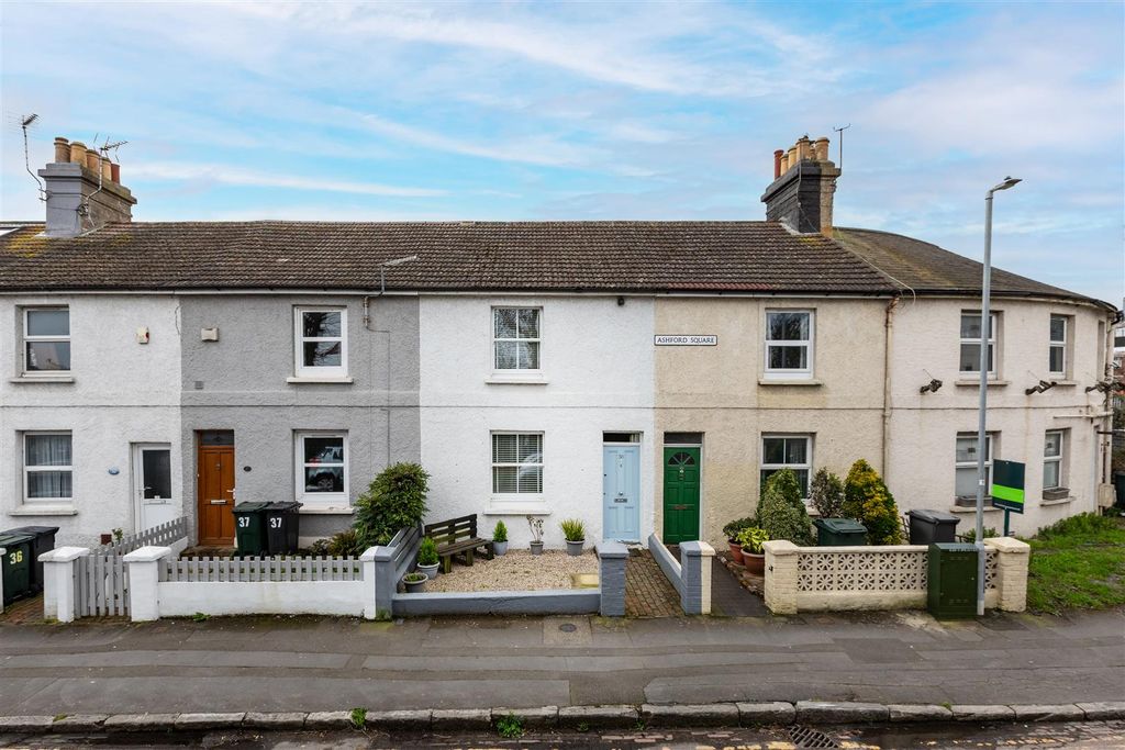 Property photo 1 of 9 Exterior