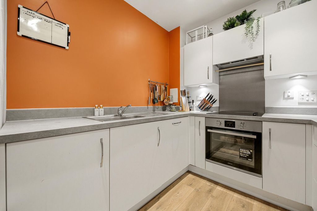 Property photo 2 of 21 Kitchen