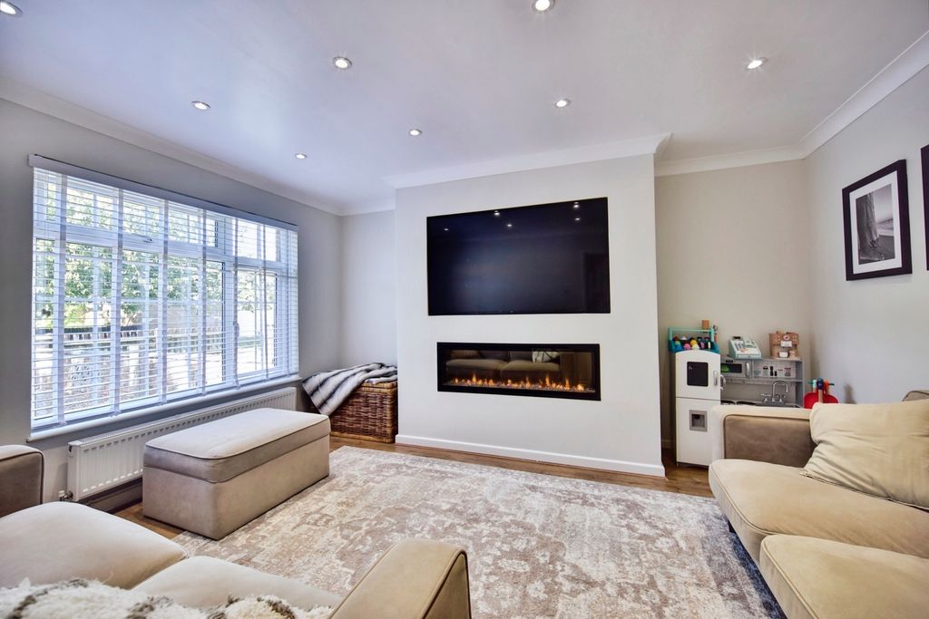 Property photo 3 of 18 Pbox-Img.Jpg