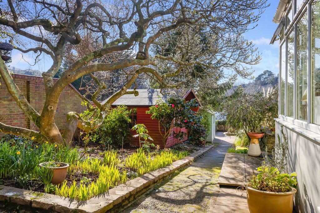 Property photo 2 of 25