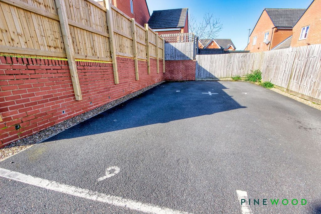 Property photo 2 of 23 Tandem Parking Space