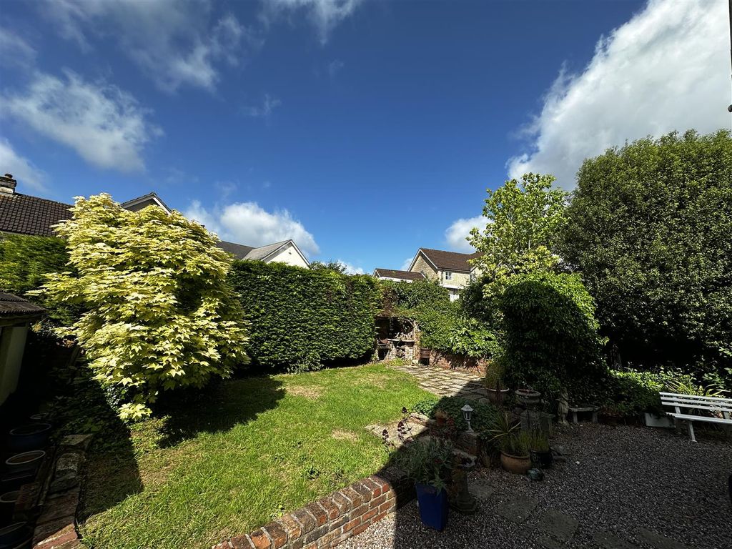 Property photo 3 of 16 Garden