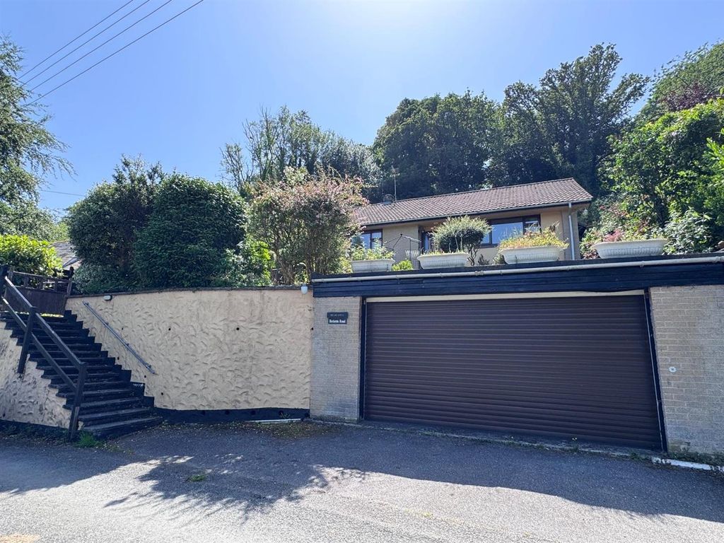 Property photo 1 of 19 Outside: