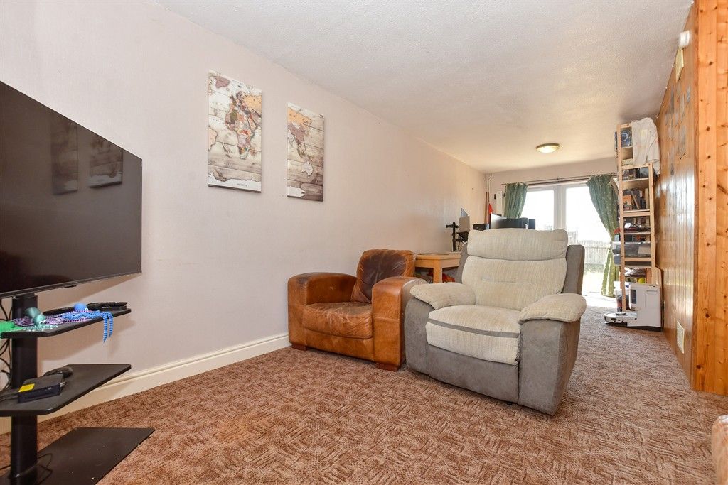 Property photo 3 of 12 Lounge