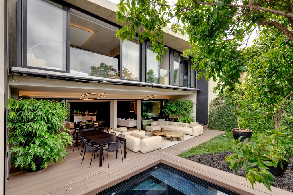 Property photo 1 of 33