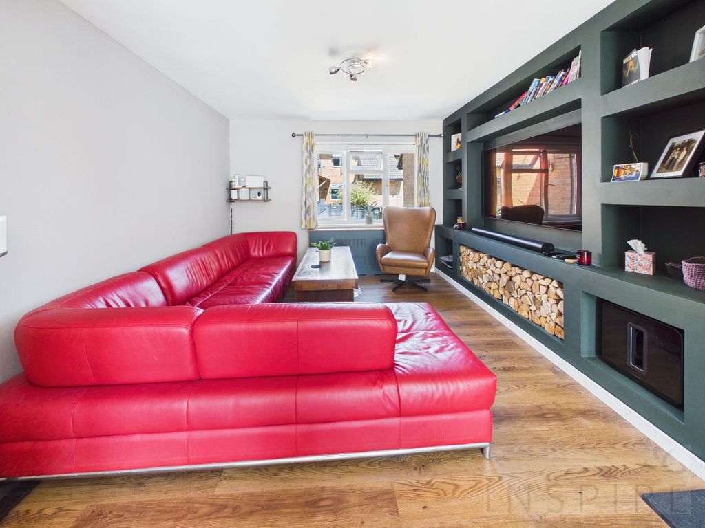 Property photo 2 of 17