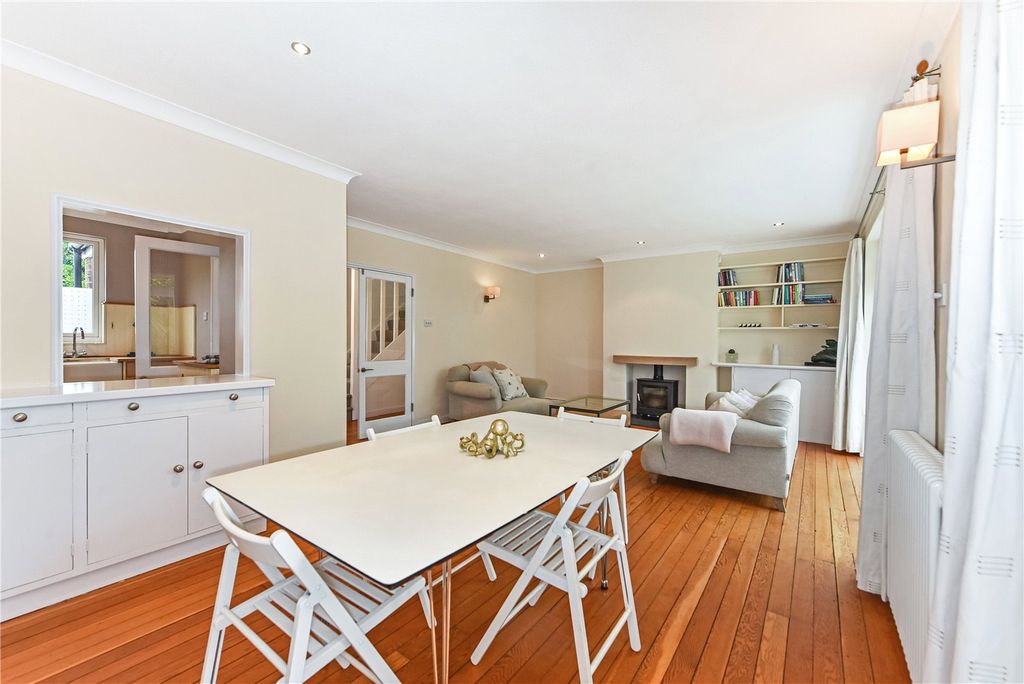 Property photo 2 of 21 Sitting/Dining Room