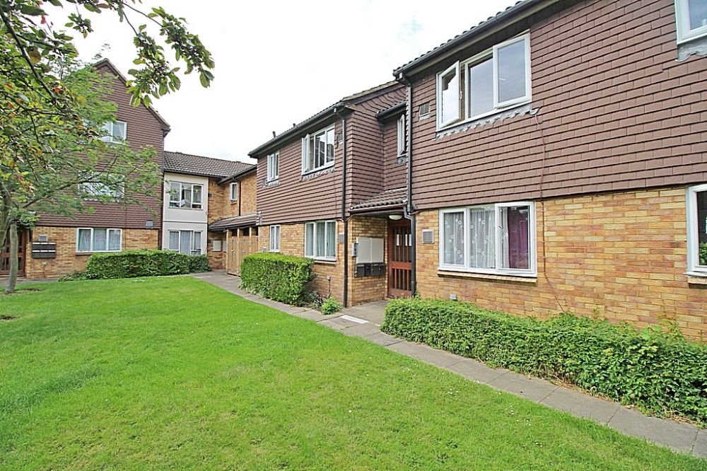 Property photo 1 of 6 Studio To Rent